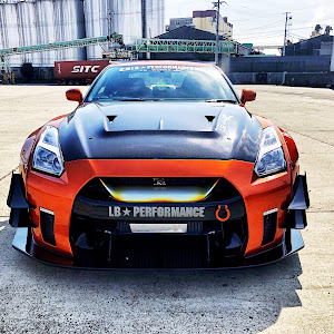 NISSAN GT-R