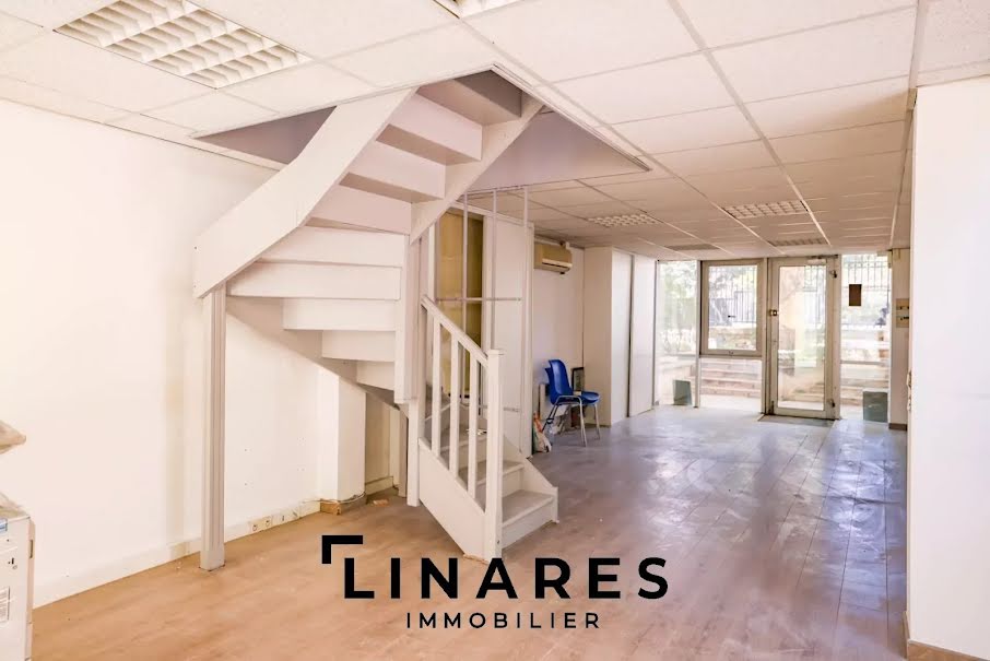 Location  locaux professionnels 4 pièces 80 m² à Marseille 8ème (13008), 2 500 €