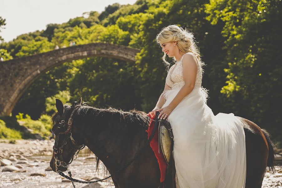 Wedding photographer Dimitris Simorelis (simorelis). Photo of 4 January 2023