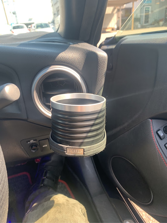 BRZのドリンクホルダー取り付けに関するカスタム事例の投稿画像1枚目