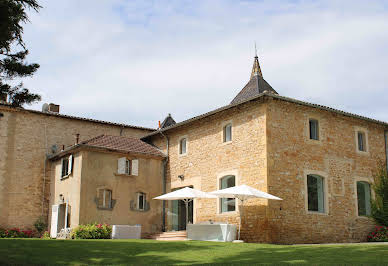 Propriété avec piscine et jardin 2