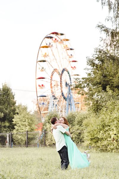 Fotógrafo de casamento Natasha Fedoseeva (samullllee). Foto de 15 de agosto 2016