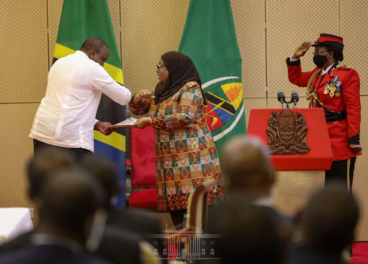 President Uhuru Kenyatta and his Tanzanian counterpart Samia Suluhu Hassan.