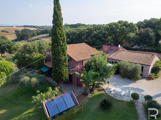 Farmhouse with pool 4