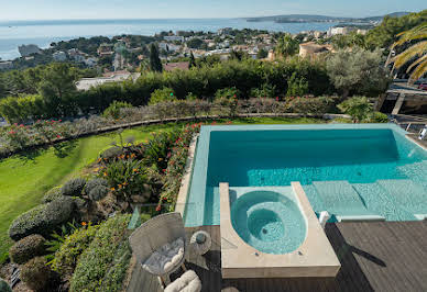 Villa avec piscine en bord de mer 2