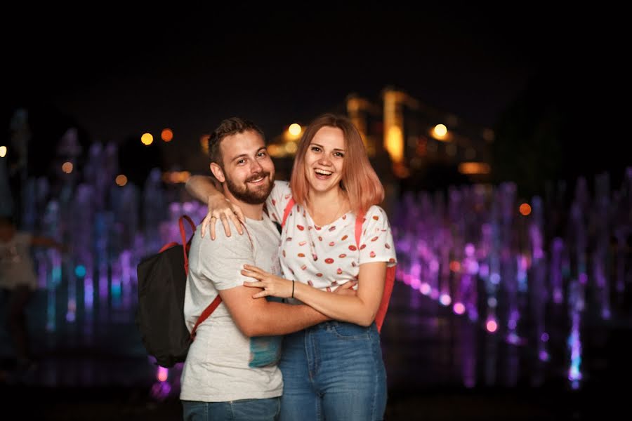 Fotógrafo de casamento Denis Ganenko (finix). Foto de 18 de dezembro 2019