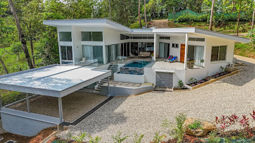 House with pool and terrace 1