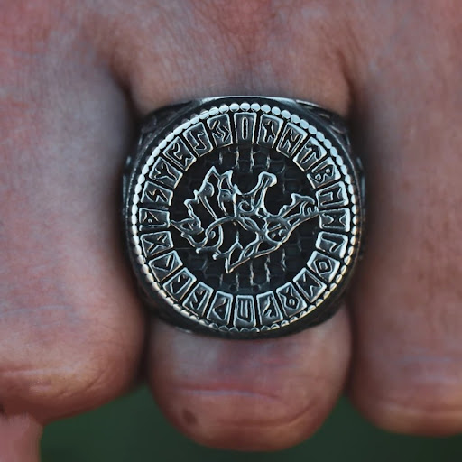 Title 1, Nordic Viking Hungry Wolf Fenille Ring. Bold de...