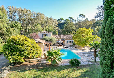 Maison avec piscine et jardin 16