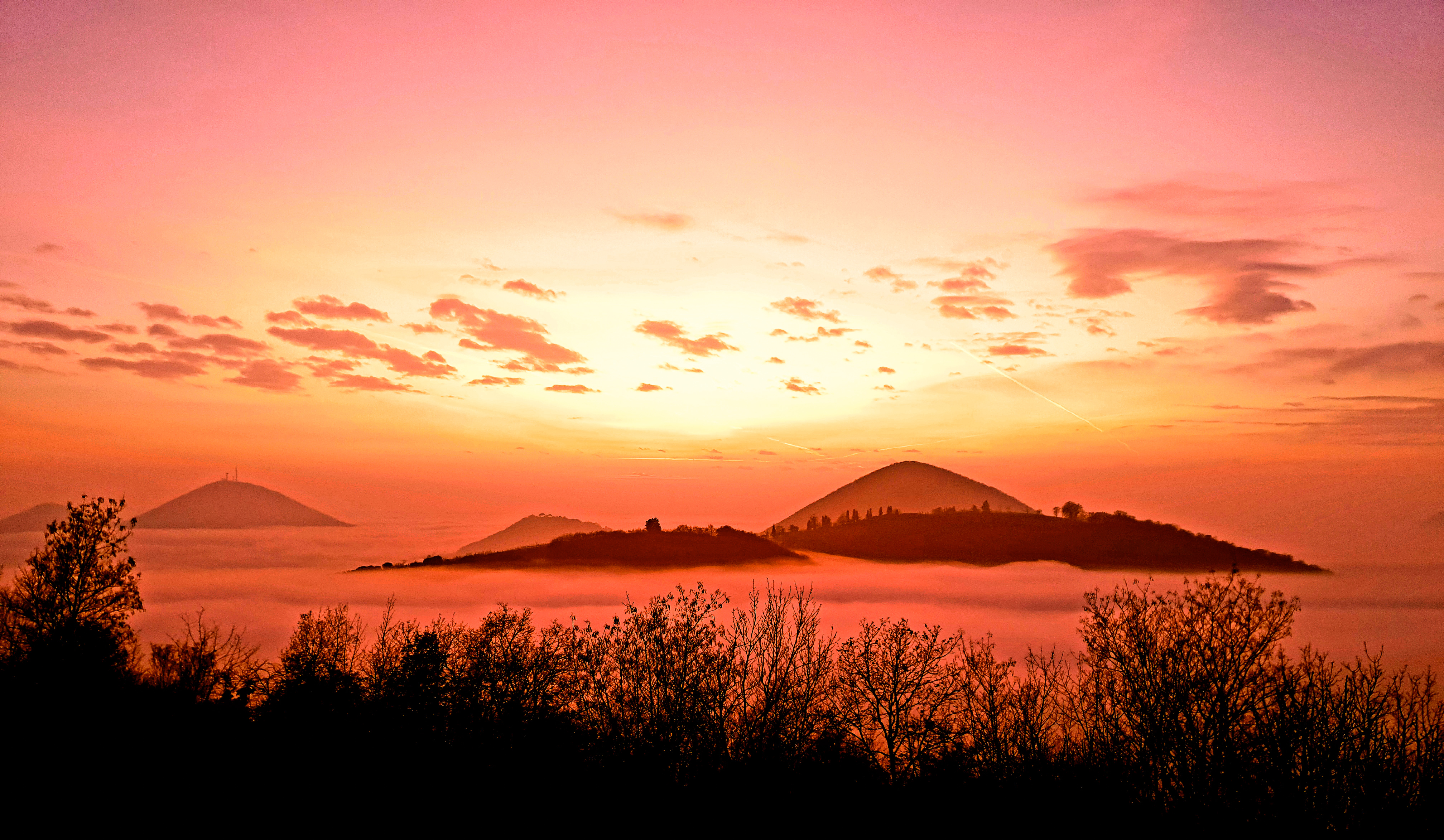 il mare di nebbia al tramonto di massimo_lazzarin