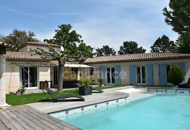 Maison avec piscine et terrasse 3