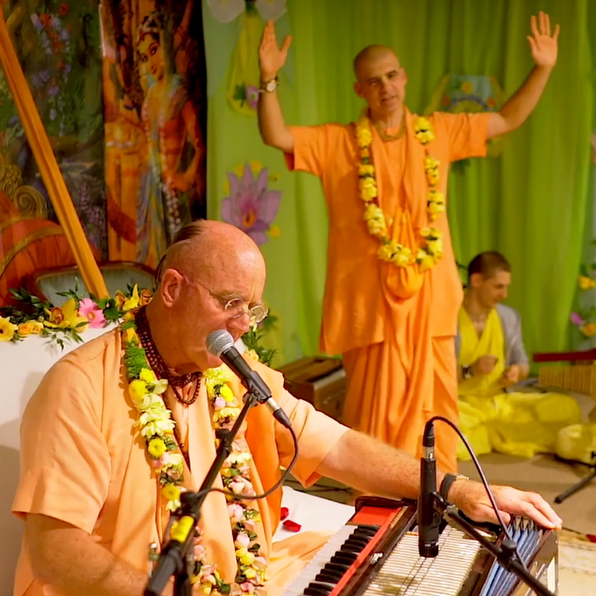 Indradyumna_Swami_kirtan