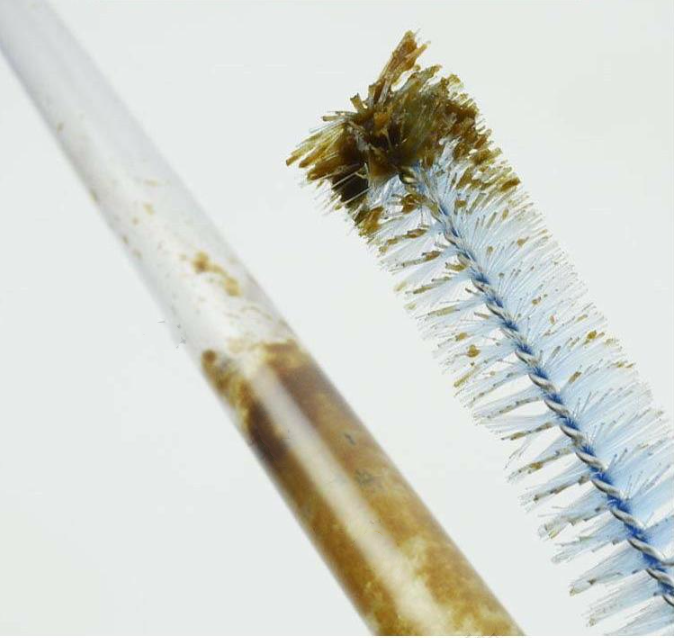 Verlengde Filter Waterpijp Veerborstel Reinigt moeiteloos lange waterfilterbuizen, voor schoon en zuiver water.