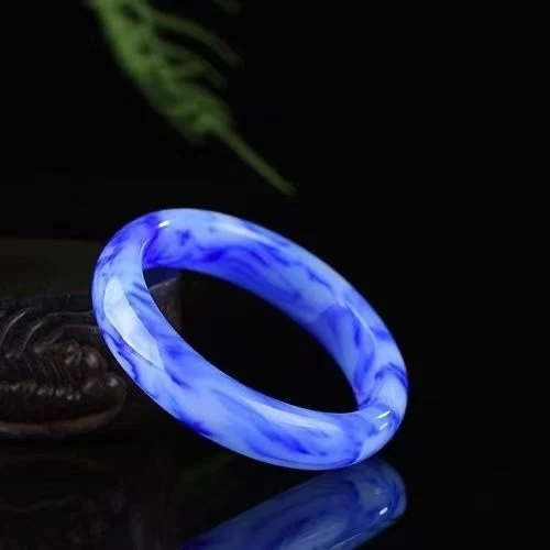 Natuurlijke Xinjiang Hetian Jade Armband met blauwe en witte bloemen. Ervaar de schoonheid en sereniteit van echte jade. Een tijdloos sieraad.