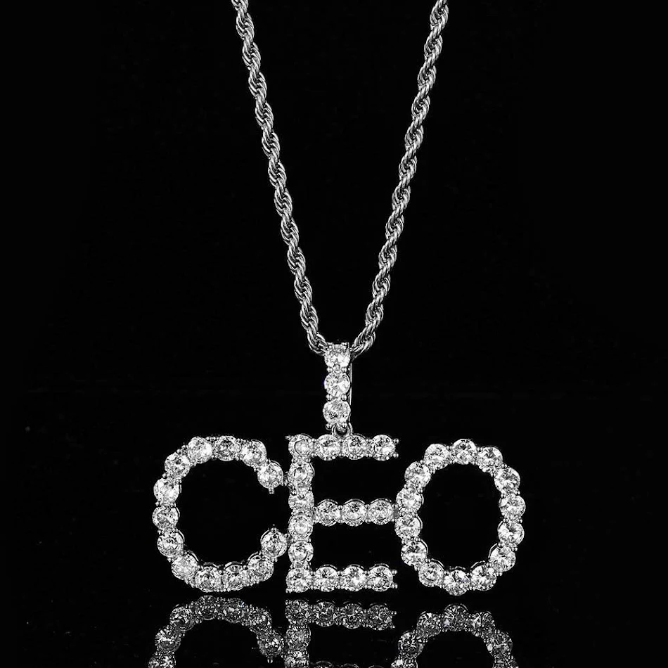 Personalisierte Halskette mit Anhänger aus Zirkonia in einer Reihe, ein elegantes Geschenk für Damen, individuell gestaltet.
