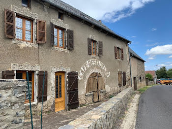 maison à Charmensac (15)