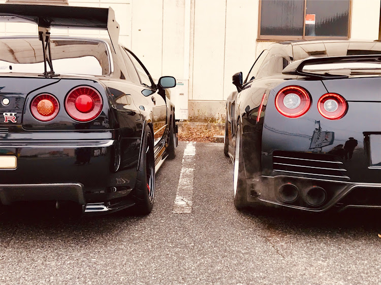 スカイライン GT-Rのドライブ・スカイライン・スカイラインGT-R・2018ベストショットに関するカスタム事例の投稿画像1枚目