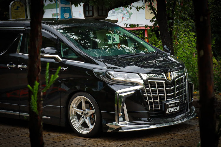 アルファードの目指せPickUpCars・アルファード・ヴェルファイア・モデリスタエアロ・100投稿達成🎊に関するカスタム事例の投稿画像2枚目