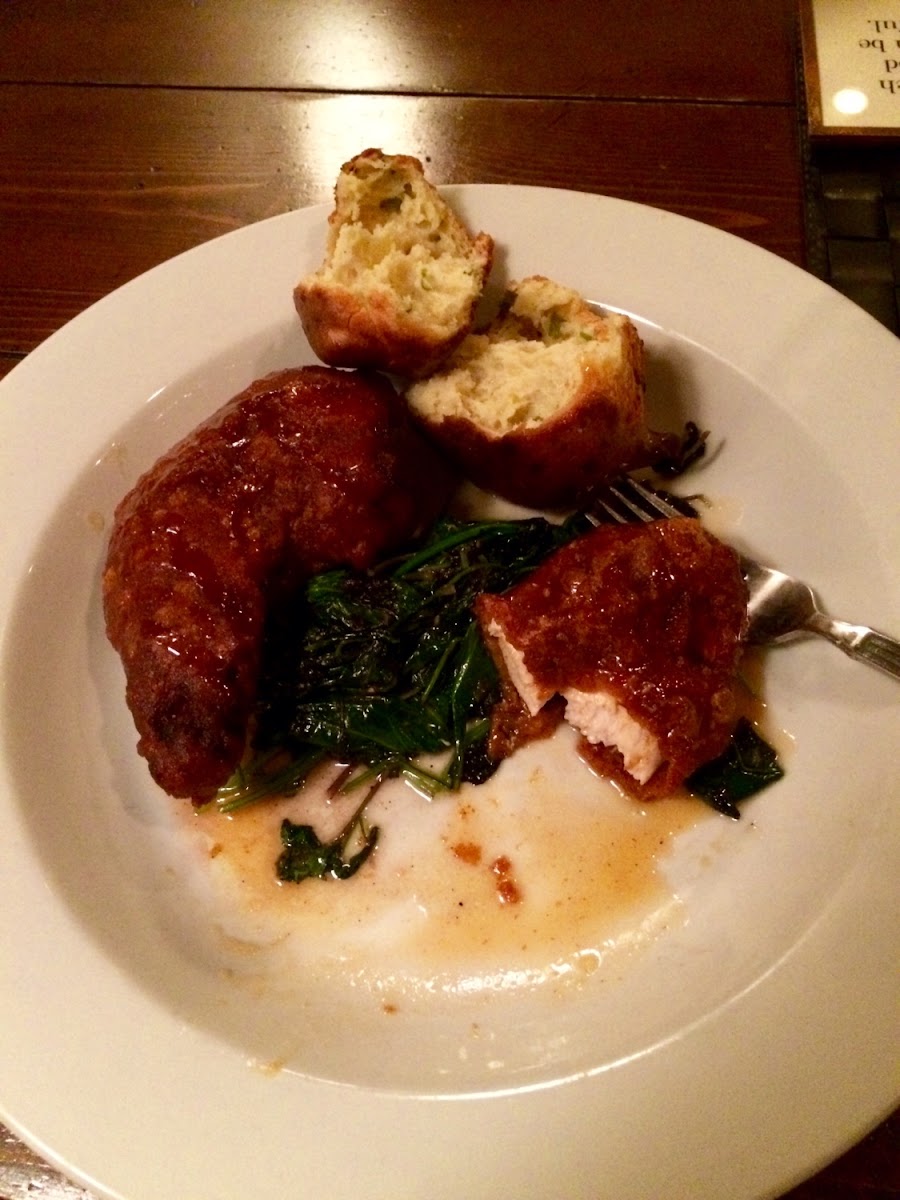 GF fried, moist inside chicken lightly drizzled in an a scrumptious apricot glaze over perfectly sautéed baby kale and a Vermont cheddar and scallion GF popover. Succulent and delicious!