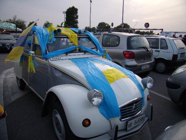 Auto gialloblu di supergigi