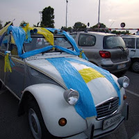 Auto gialloblu di 