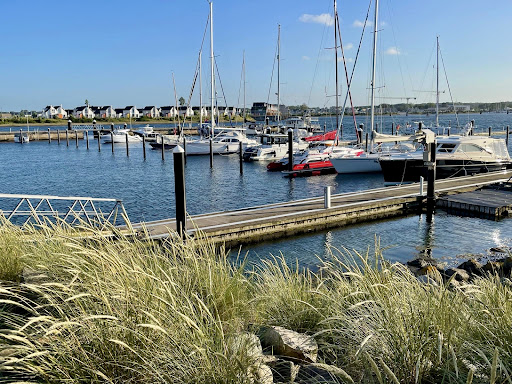 Der Hafen im Resort entwickelt sich Stück für Stück