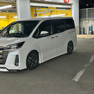 ノア ZRR85W