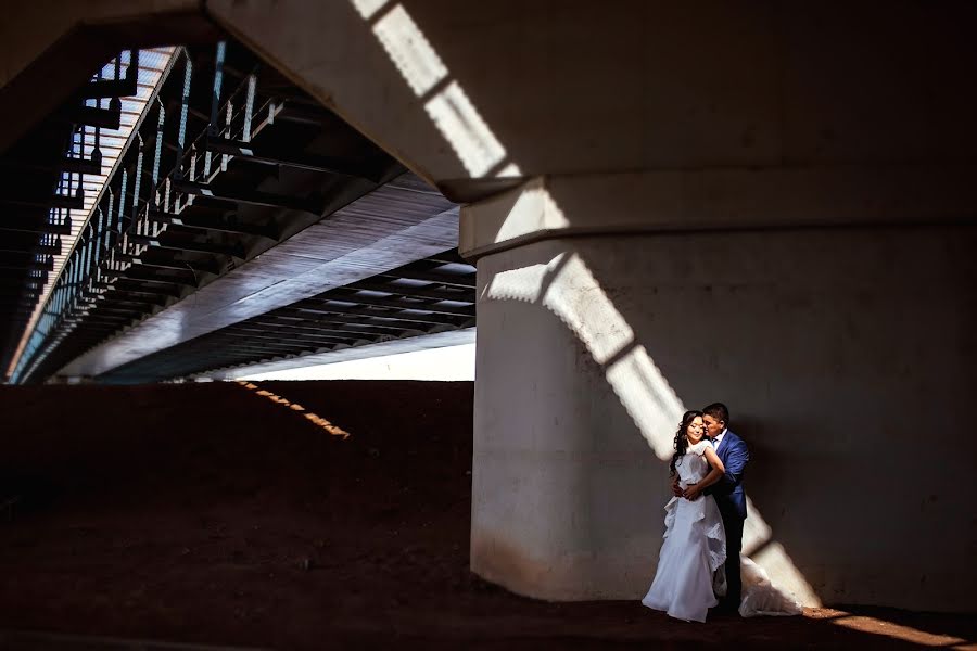 Fotógrafo de bodas Turar Musin (typap). Foto del 20 de marzo 2016