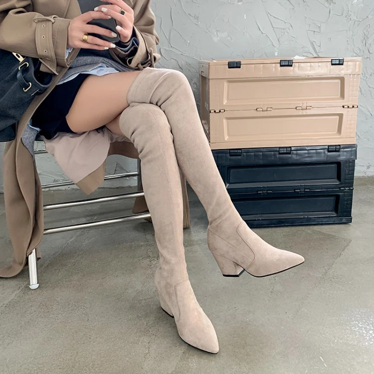 Sexy Stretch Lange Laarzen met Dikke Hak voor een Opvallende Look. Stijlvolle lange laarzen die je benen accentueren en je outfit een boost geven.