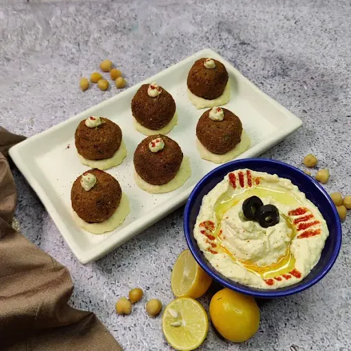 Hummus With Falafel