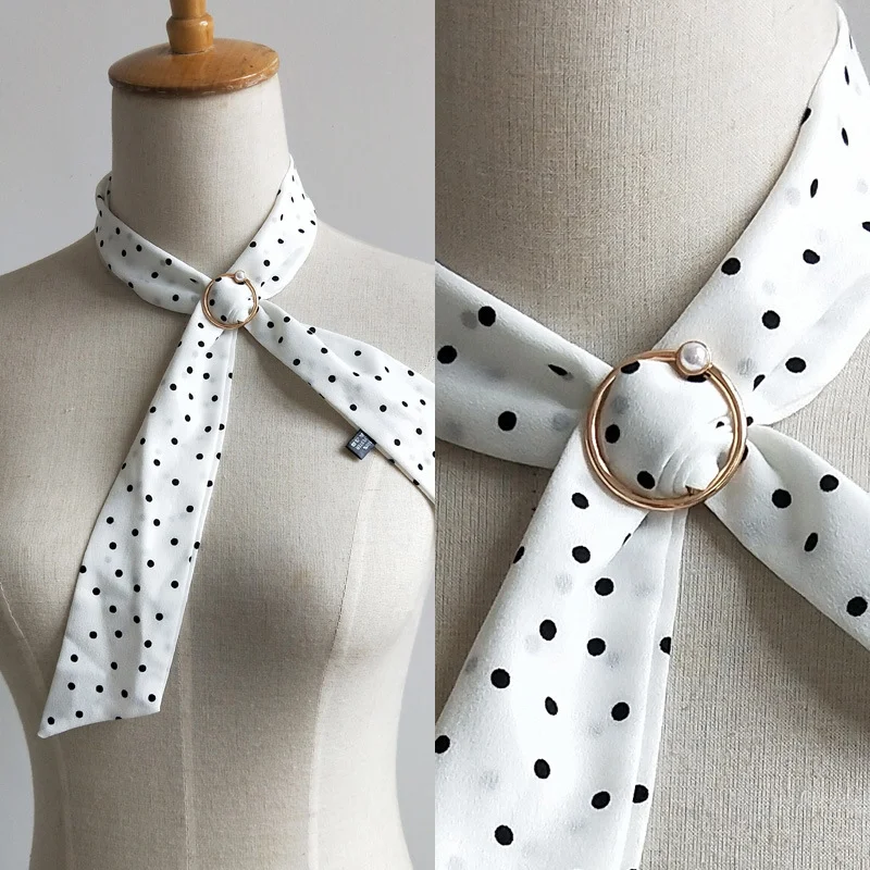 Elegante colgante bufanda con borla y hebilla de latón, perlas, diseño versátil y moderno, perfecto para cualquier atuendo.