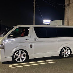 ハイエースバン TRH200V