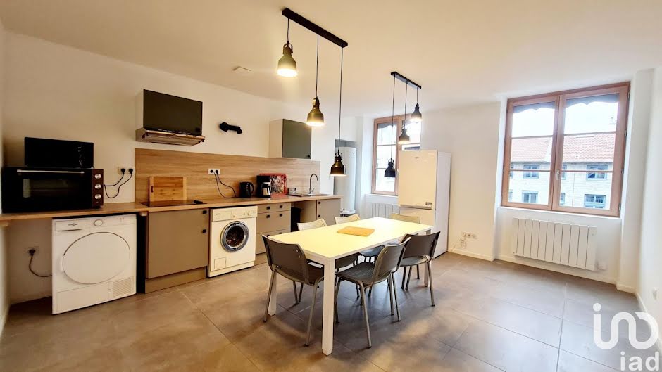 Location meublée appartement 5 pièces 109 m² à Saint-Etienne (42000), 464 €