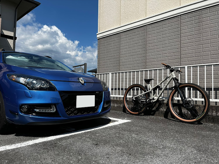 メガーヌエステートの車とアウトドアスポーツに関するカスタム事例の投稿画像3枚目
