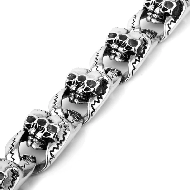 Nouveau bracelet ornement homme punk crâne en acier titane, robuste et stylé, idéal pour un look rebelle et affirmé.