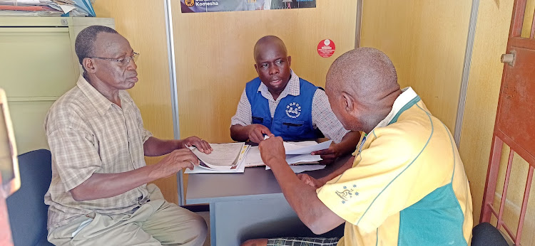 Olilo's father James Obura (L), Muhuri's Francis Auma and Olilo's uncle Gilbert Wesonga at Muhuri Legal Aid Clinic on Monday