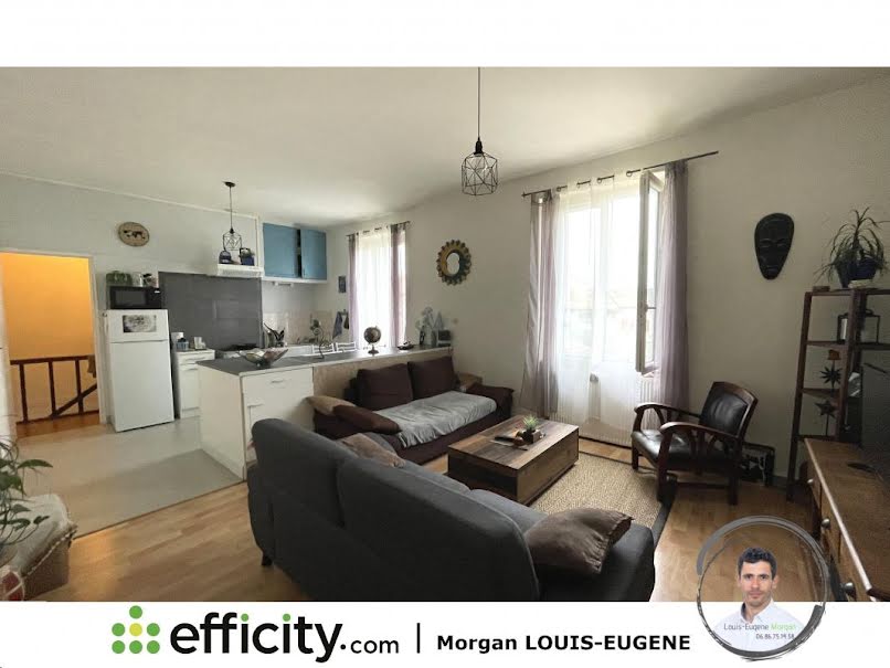 Vente maison 4 pièces 103 m² à Civray (86400), 80 500 €