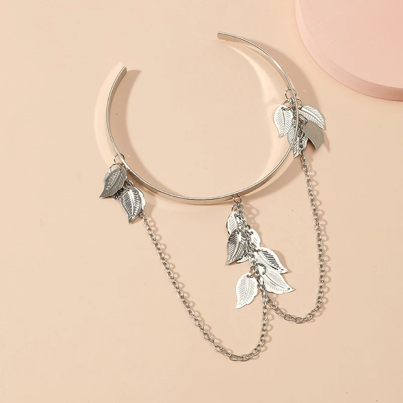 Title 3, Elegante armketting met bladkwastje, retro en s...
