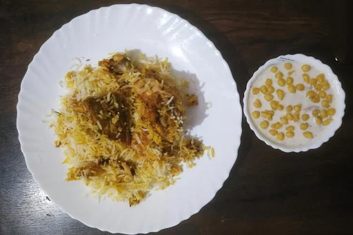 Chicken Biryani With Veg Raita