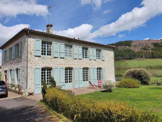 Vente propriété 12 pièces 340 m² à Le Puy-en-Velay (43000), 390 000 €