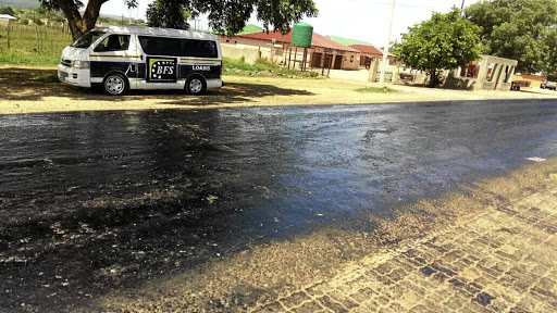 The poorly tarred road near Malelane in Mpumalanga./ MANDLA KHOZA