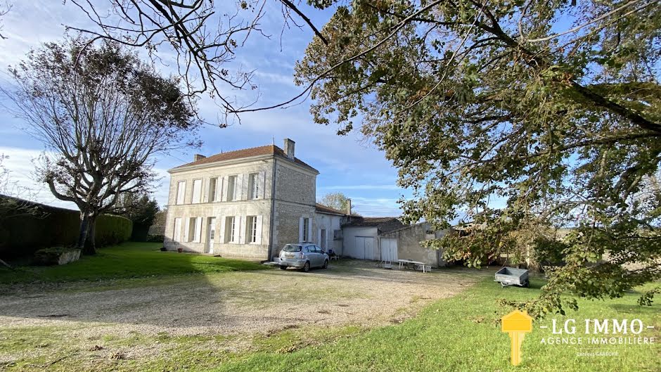 Vente propriété 8 pièces 280 m² à Epargnes (17120), 497 000 €