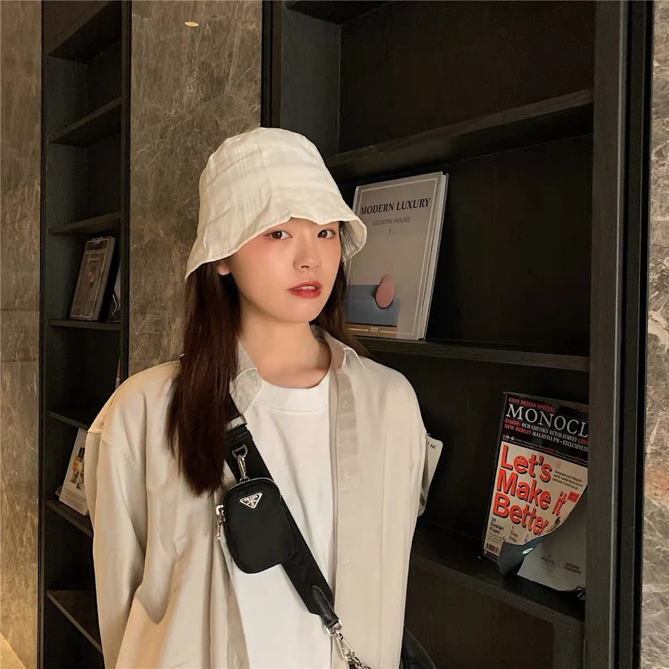 Chapeau de pêcheur rétro femme à rayures verticales, protection solaire polyvalente, idéal pour un look estival et une protection solaire optimale.