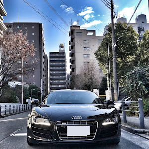 R8 クーペ