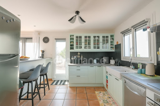 Maison avec piscine et terrasse 4