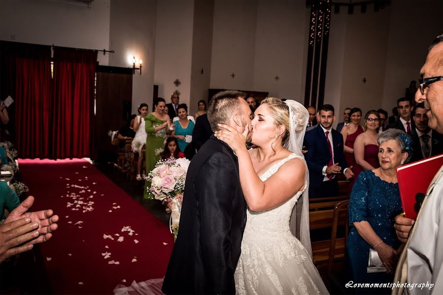 Fotografo di matrimoni Laura Delgado (lovemomentsphoto). Foto del 22 maggio 2019