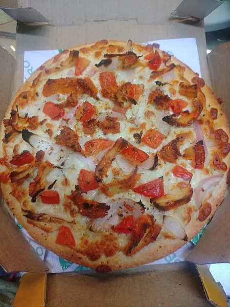 Special Chicken Tikka Pizza