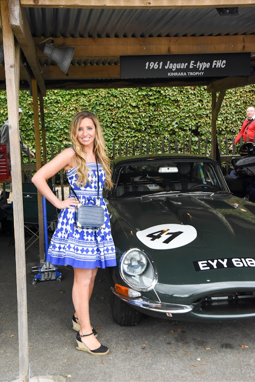 kurara🌺さんが投稿したジャガーと美女・JAGUAR E‐TYPE・Jaguar xjs・jaguar xkに関するカスタム事例の投稿画像47枚目
