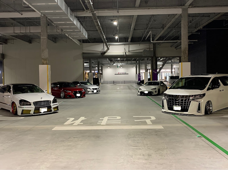 マークXの撮影会・f50シーマ・86・30アルファード後期・210クラウン アスリート後期に関するカスタム事例の投稿画像1枚目