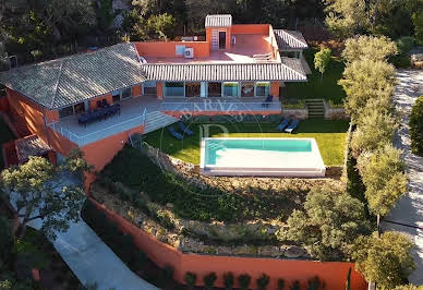 Villa with pool and garden 6